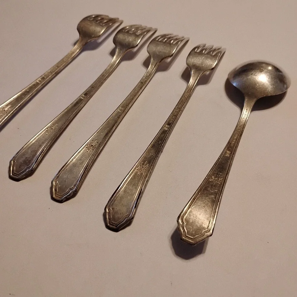 Wm Rogers CHALFONTE Silverplate International 1926 Silverware 4-Dinner‎ Forks